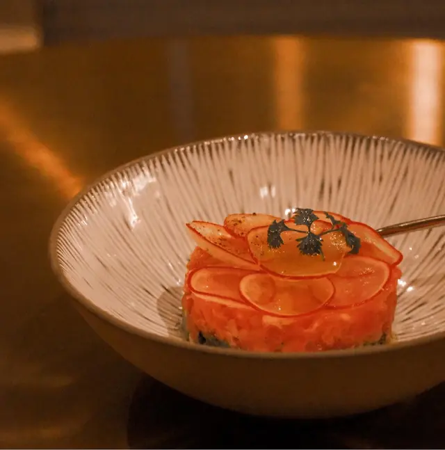 底層鋪滿牛油果粒 頂層則鋪滿蘿蔔片 賣相好讚 這還是我第一次吃到tuna tartare 平常都是點beef tartare的 不過味道還是不錯 吞拿很新鮮 完全不會腥 是一個蠻開胃嘅前菜