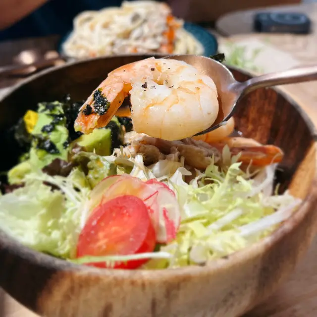 龍蝦湯配牛油果大蝦稻庭烏冬