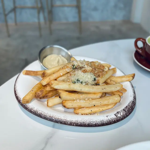 蒜香牛油芝士薯條