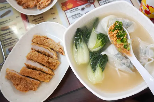 菜膽雲吞排骨麵