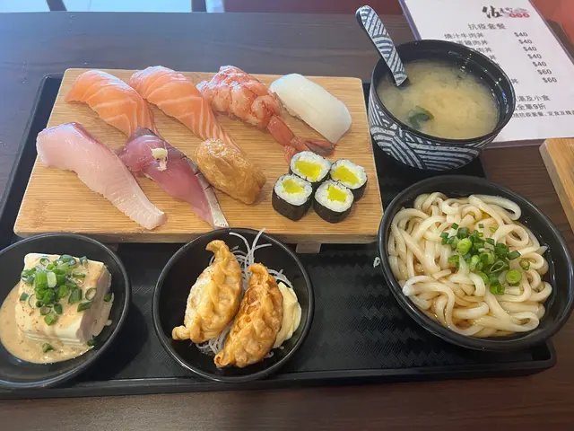 #支持小店—網上睇到呢間#性價比#CP值超高,又喺我屋企附近,所以想支持下。詩歌之後同意。六件壽司$88連前菜同湯👍。咁當然有啲瑕疵,例如舊飯唔係咁痴舊飯。不過,新鮮程度唔錯👍。如果放喺尖沙咀起碼貴一倍。