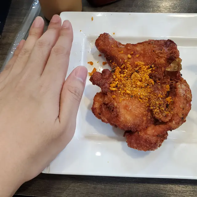 招牌避風塘生炸雞脾