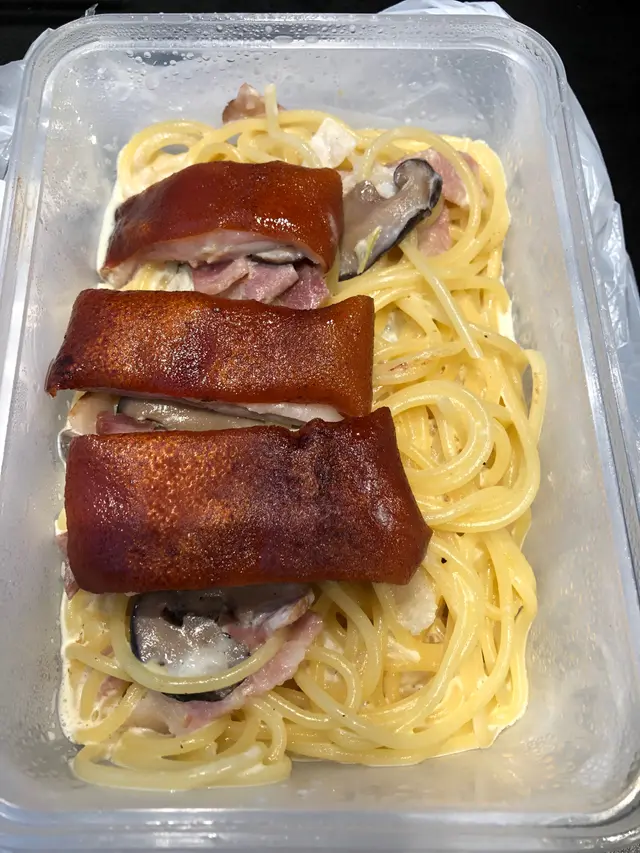 乳豬卡邦尼意粉