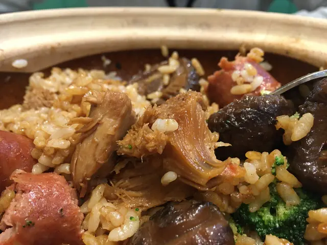 素雞肉及素臘腸肉質幾可亂真