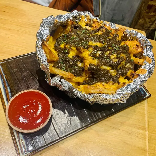 芝士焗黑松露薯條