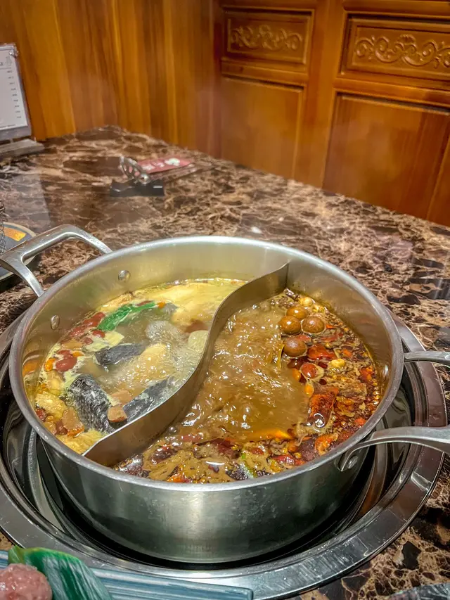 養顏美人鍋拼小辣麻辣鍋