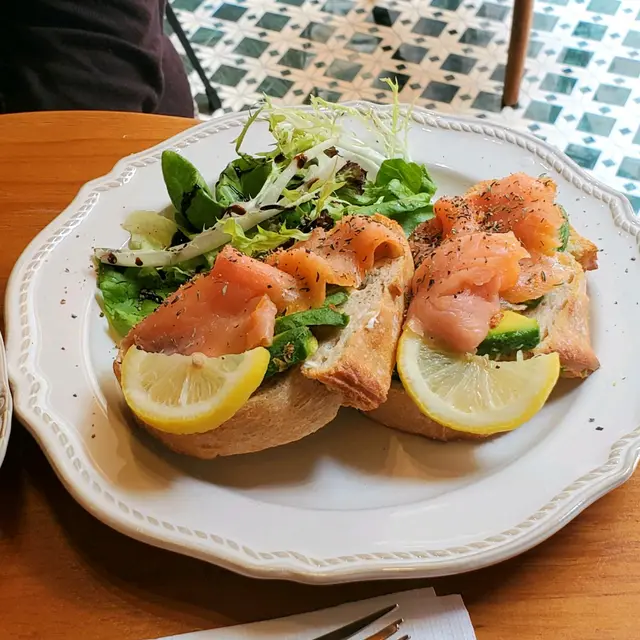 煙三文魚牛油果酸種包