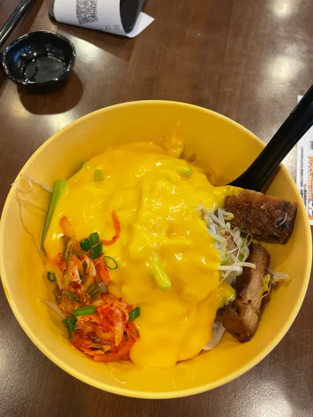 烤豬柳芝土泡菜撈米線