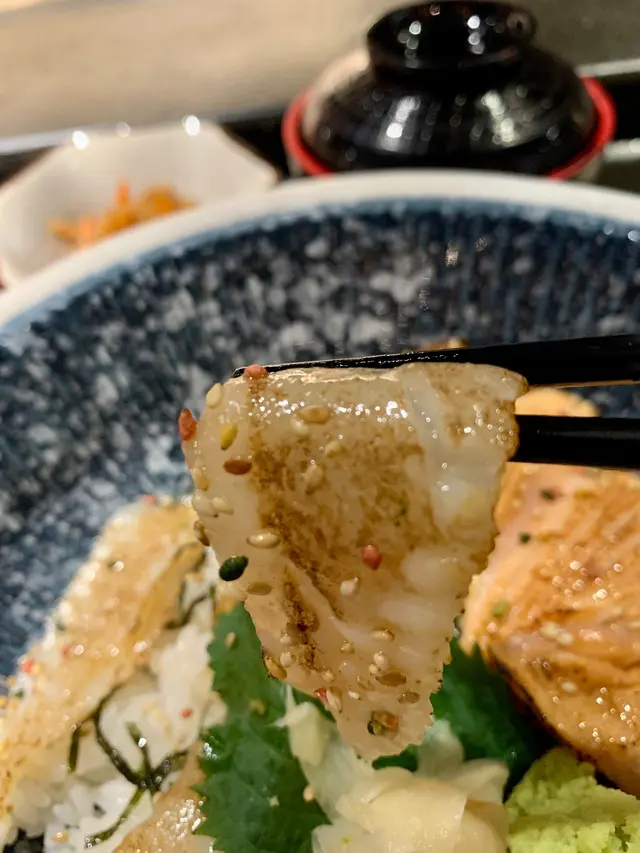 炙燒左口魚裙邊