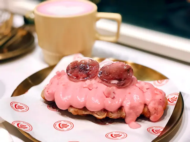 海鹽櫻花牛角酥窩夫