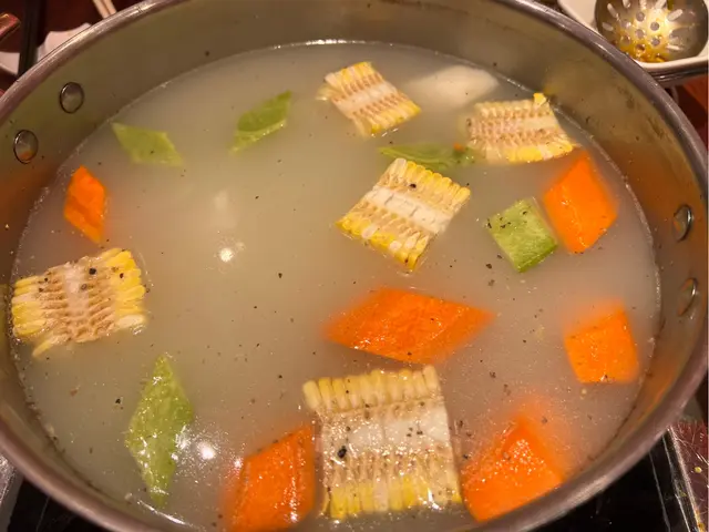 選了較清的湯底,食完雞煲後會上