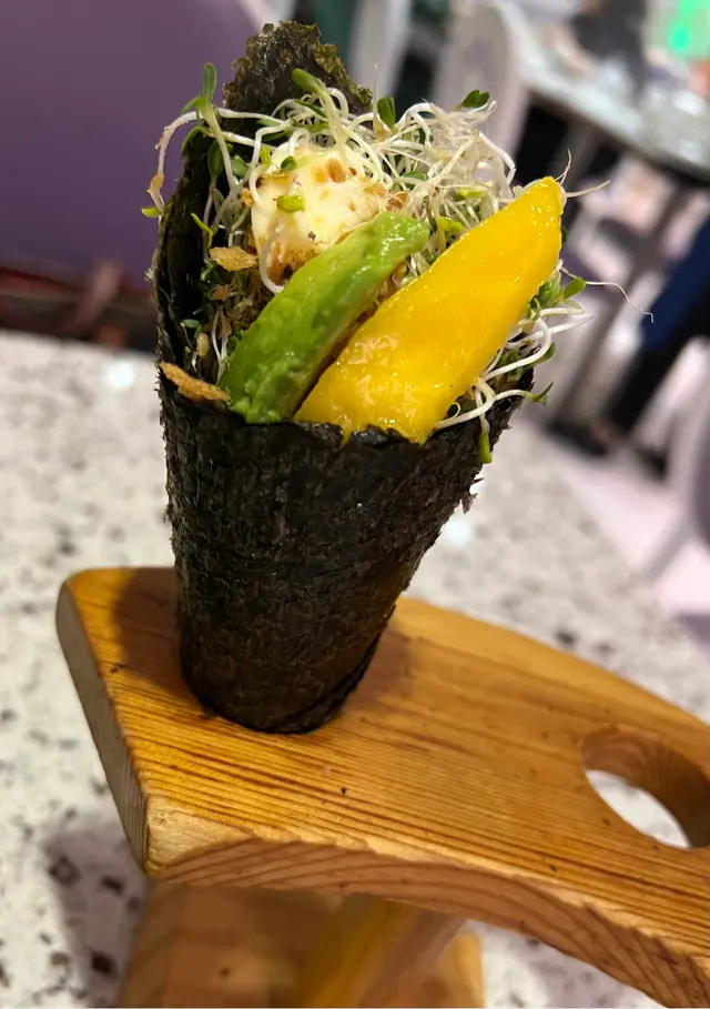紫菜脆口,芒果和牛油果新鮮美味