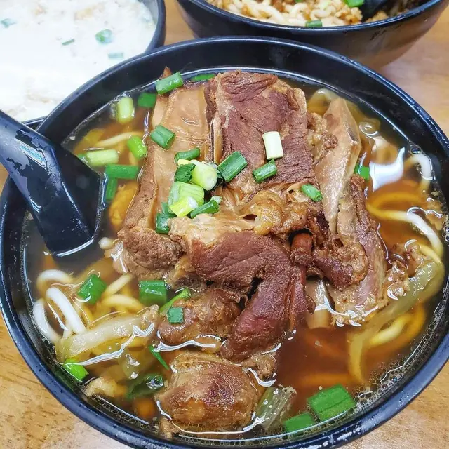 五香肉骨麵
