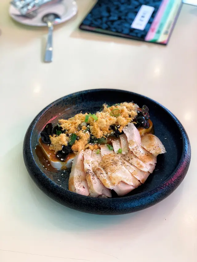 嬌嫩美國雞胸配麻婆風冷豆腐