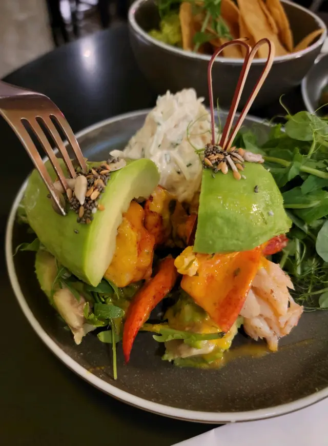 Avo Bun Lobster