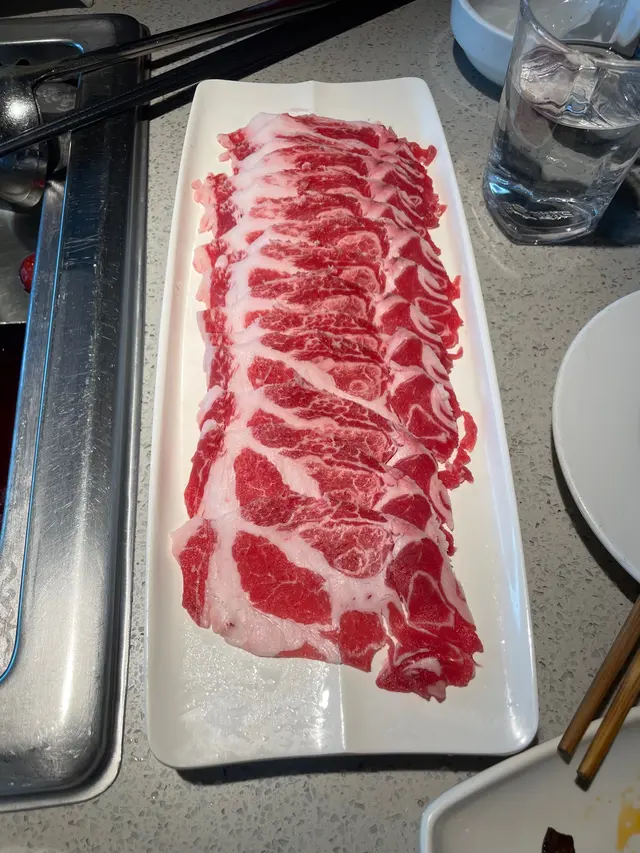 油花分佈均勻，肉味不錯，色澤新鮮吸引。