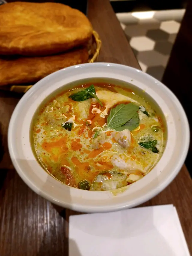 椰汁青咖哩雞柳