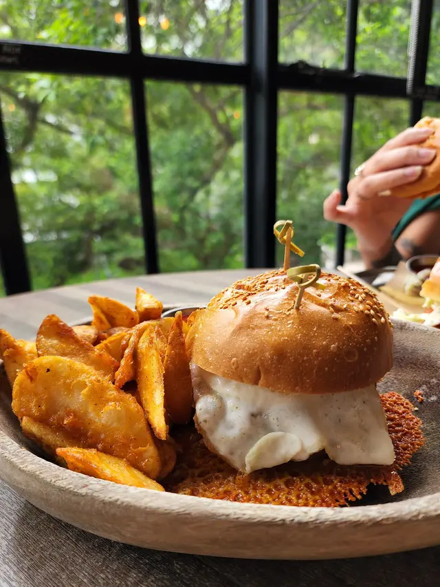 Look at thtat portion size and plating!