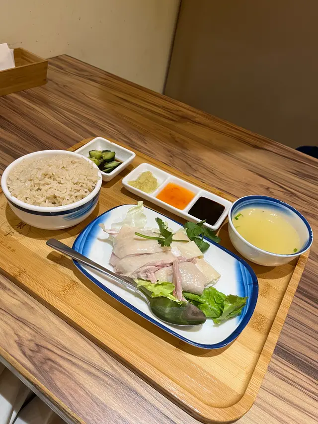 可選油飯或白飯