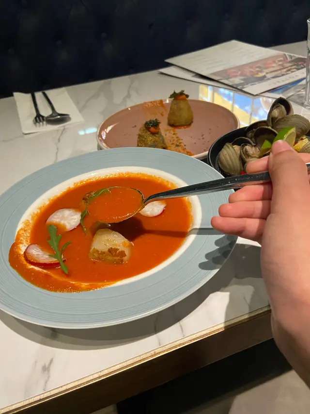 蕃茄凍湯配香煎帶子