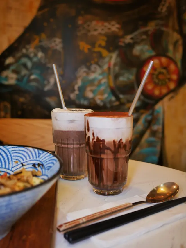 皇室伯爵茶黑朱古力 / 黑芝麻可可奶昔