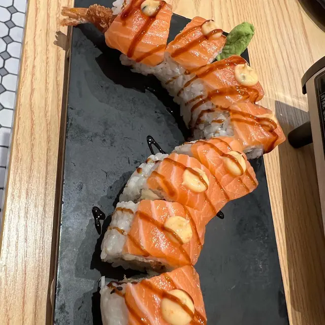 擺放得像一條龍