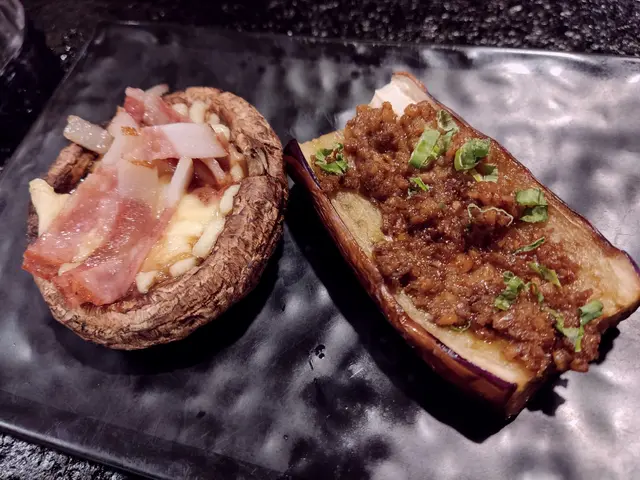 蒜蓉孜然燒茄子&煙蔥芝士扒大啡菇 