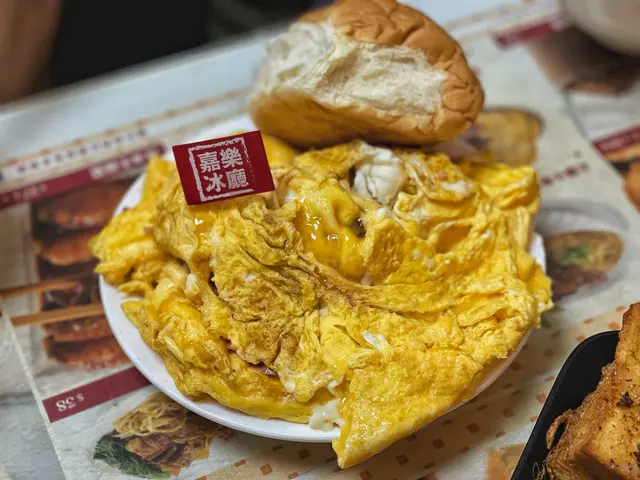 上網睇係招牌野·一定要試·炒蛋滑嫩夠香蛋味·大大份爆多火腿·又係抵食·奄列面落左小量美極🤩食哂都好飽肚·再配埋餐包飽肚感簡直係錦上添花😋