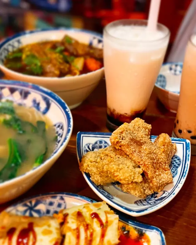 香酥排骨刀削麵