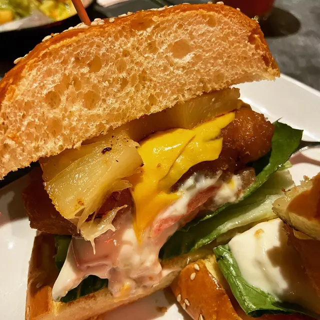 菠蘿鱈魚柳漢堡