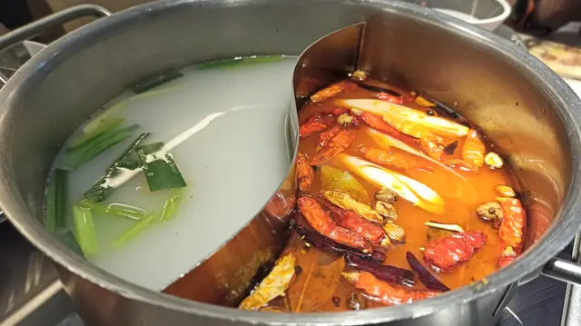 麻辣湯底與胡椒豬肚湯底