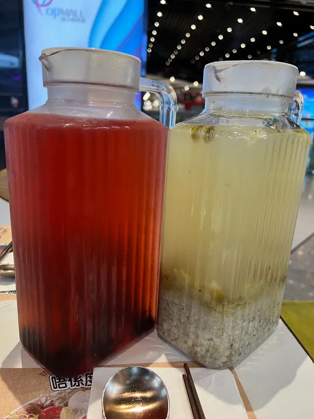 有菊花薏米及檸檬洛神兩款健康飲品任飲