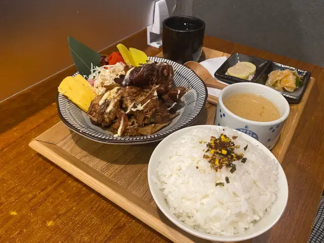 汁煮豬軟骨定食