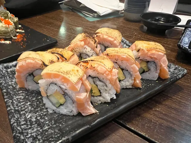 火焰芝士焦糖 三文魚卷