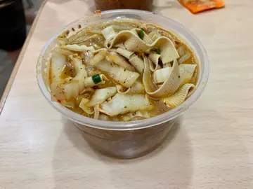 豆腐皮酸辣粉