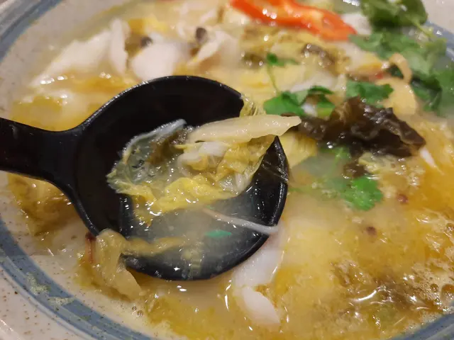 秘罈酸菜魚米線