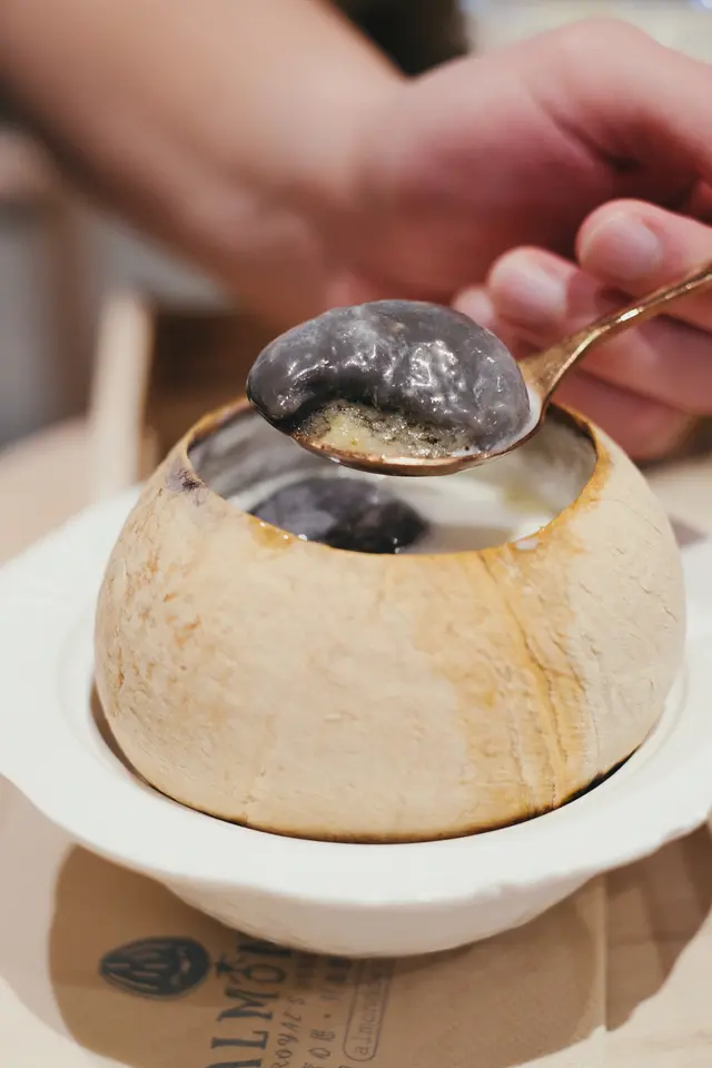 椰皇湯丸燉雙皮奶 (熱)