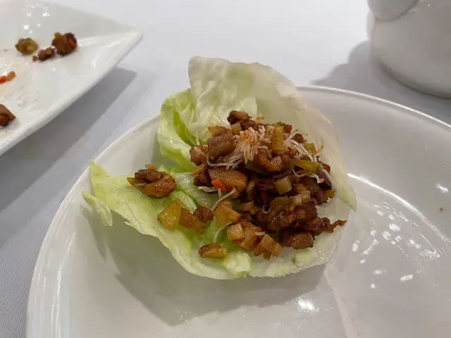 乾隆鴨鬆生菜包 