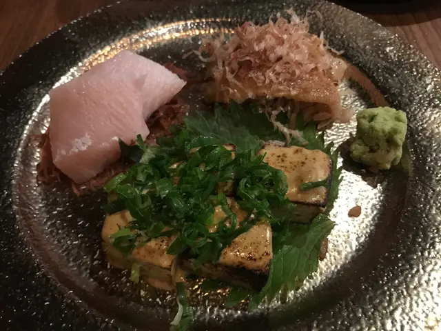 左口魚邊壽司 (2件) + 蟹膏豆腐 + 油甘魚刺身 (2片)