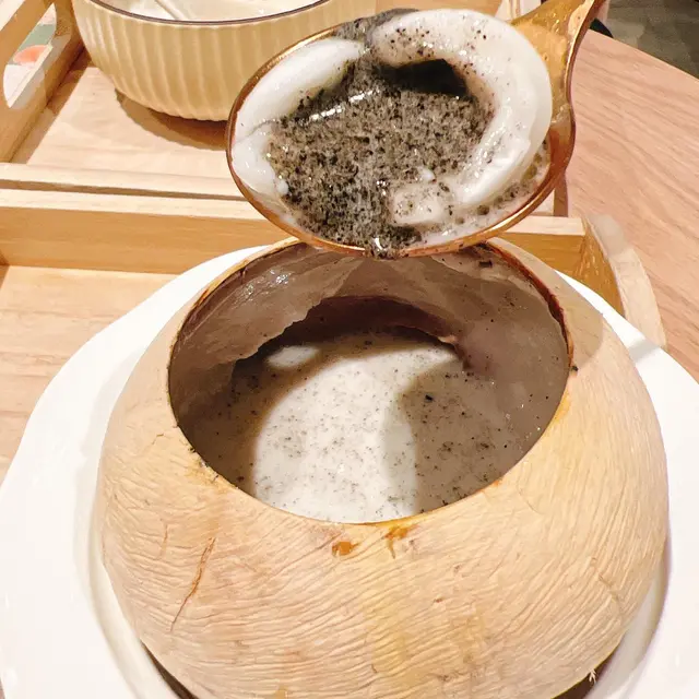 椰皇湯丸燉雙皮奶 