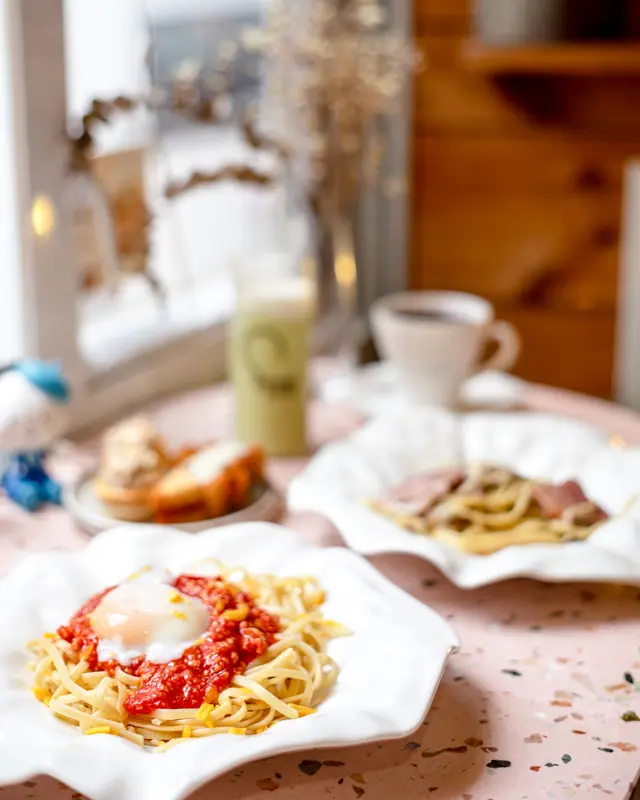 溫泉蛋素肉醬鮮茄扁意粉