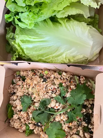 泰式辣肉生菜包