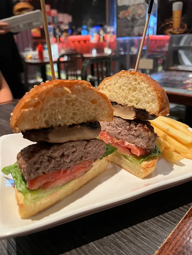 大烤菇芝士牛肉漢堡