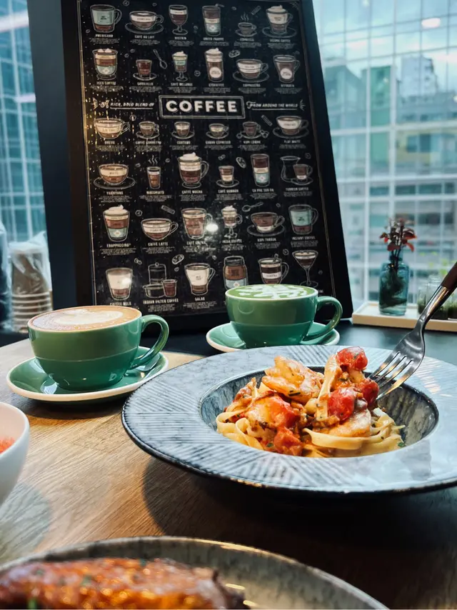 蒜油、辣椒虎蝦闊條麵