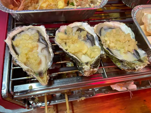 蠔亦係我食得比較多既，好多都好肥美，大大隻，如果有芝士/沙律醬加埋洋蔥就perfect啦，但我冇搵到呢啲配料，所以都係用蒜蓉，都好好味。