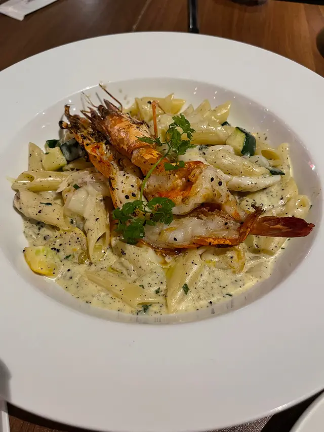 煎大蝦蟹肉魷魚.黑松露忌廉長通粉