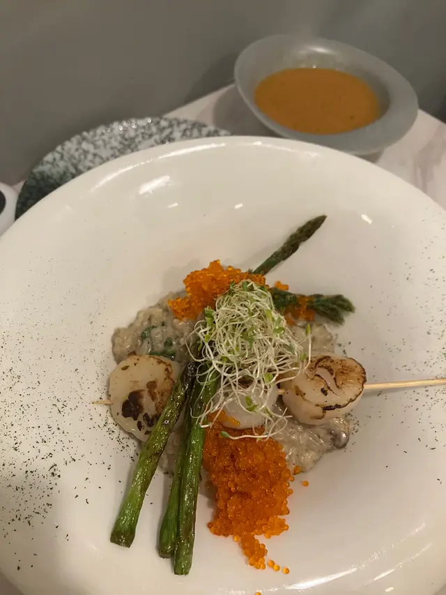 黑蒜油意大利飯配煎北海道刺身帶子