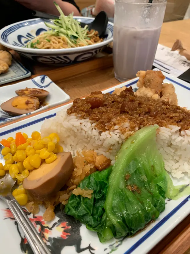 滷肉鹽酥雞飯