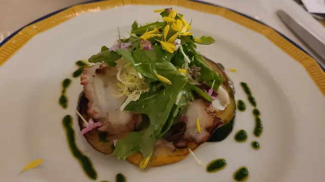 章魚沙律配烤時令蔬菜、橄欖、羅勒松子醬