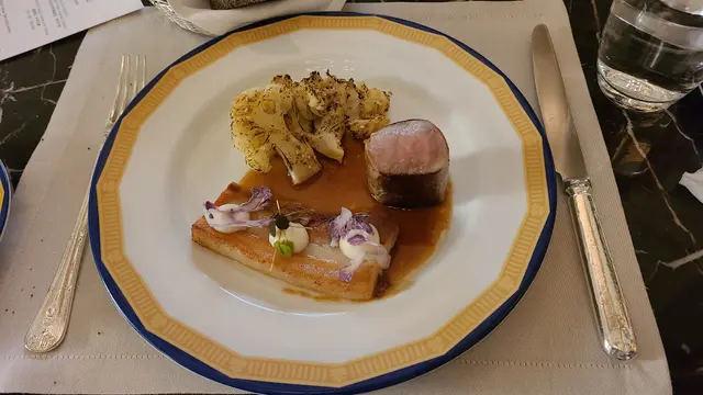 烤豬柳及豬腩肉配椰菜花三款(燒、蓉、薄片)